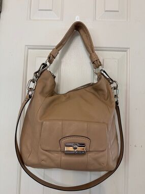 💐 Coach 2Way Neutral Tan Leather Hobo Bag with Front Lock Pocket 💐